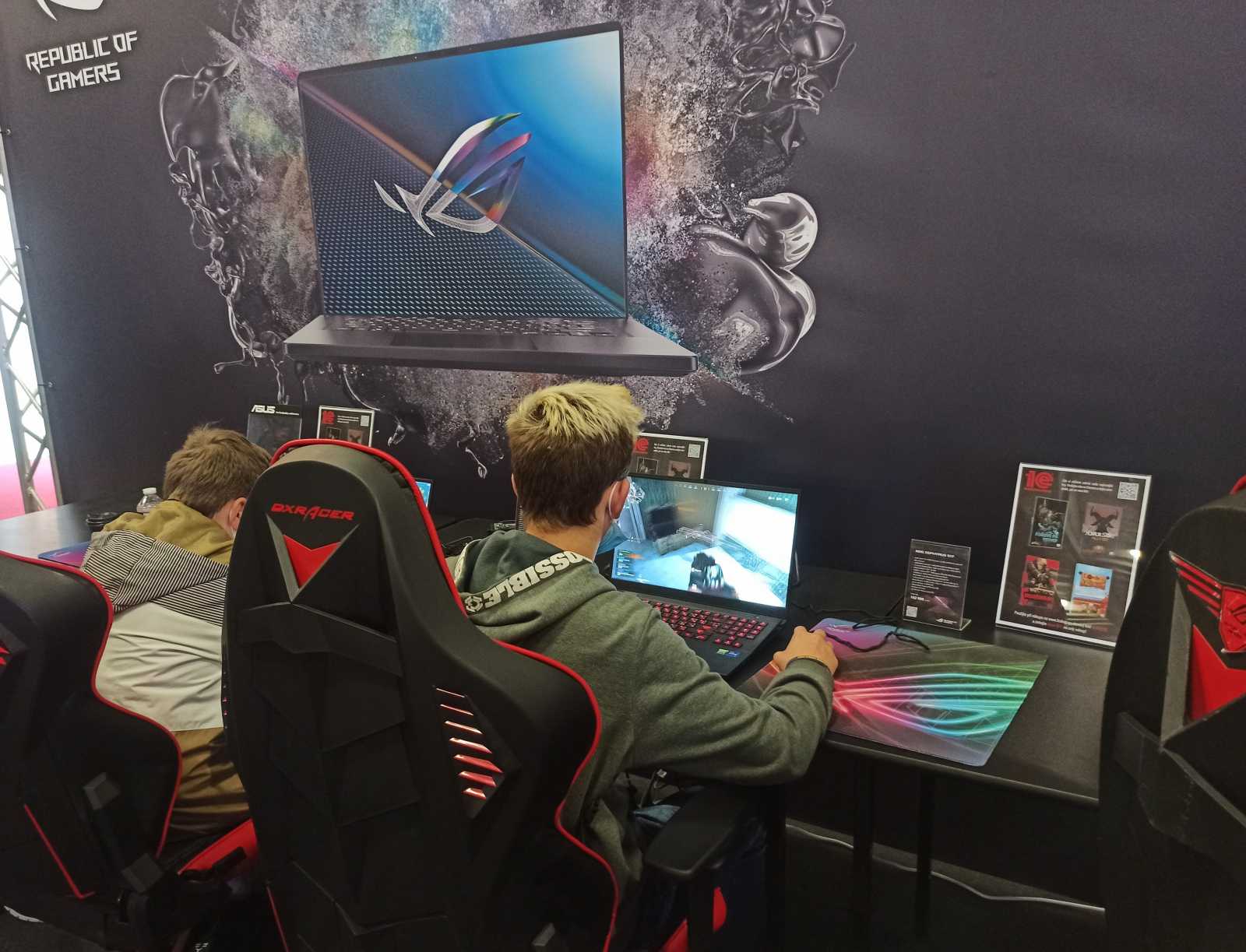 Hardwarově chudší ročník For Games zachraňoval ASUS a jeho Republika hráčů