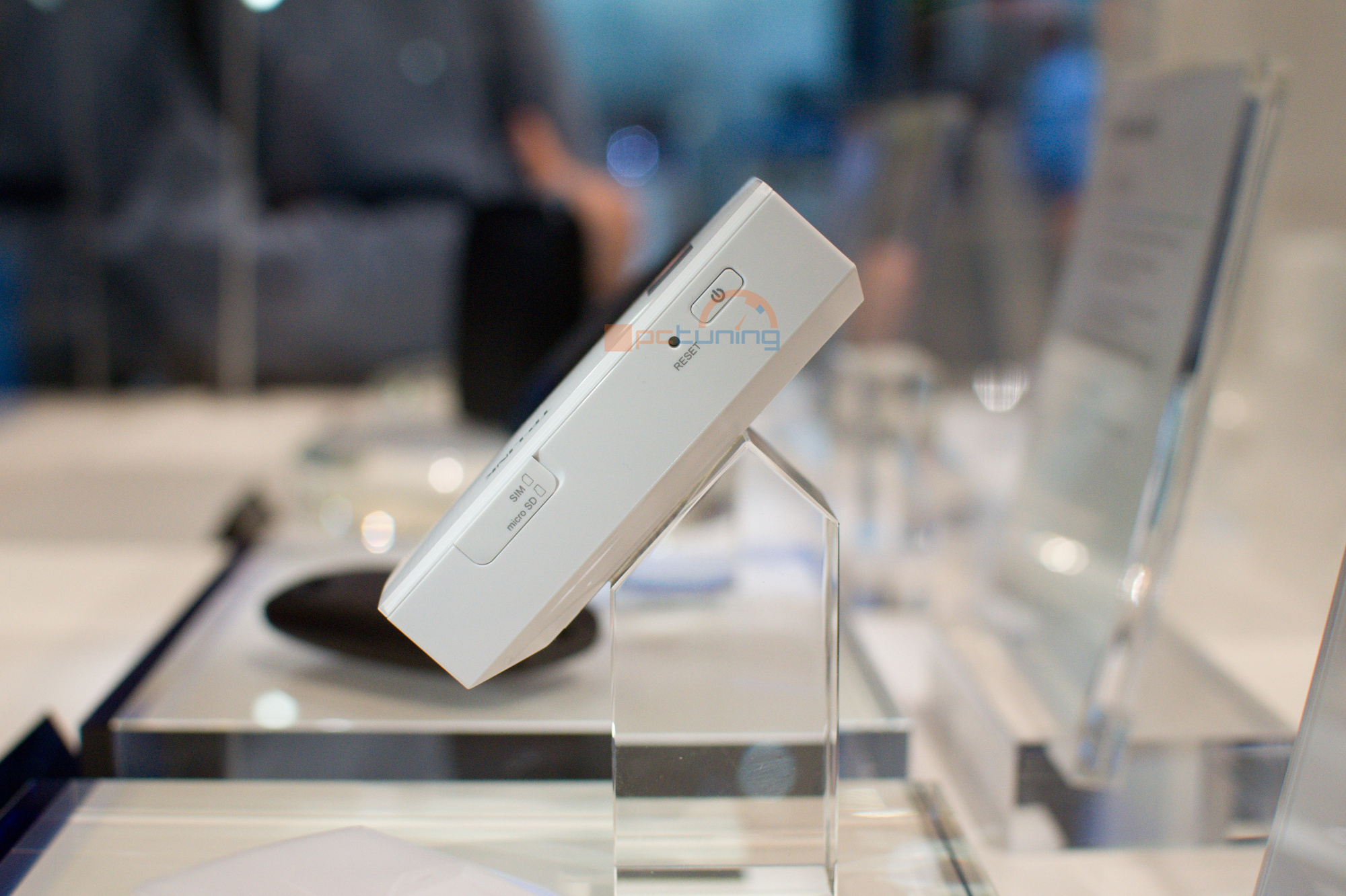 CeBIT 2014: TP-LINK vystavoval mobilní 3G WiFi modem se čtečkou karet