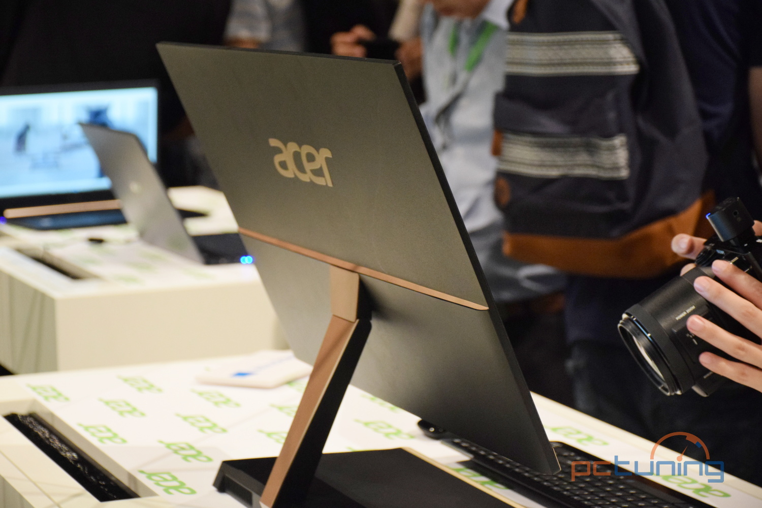 Acer představil nejtenčí AiO počítač s integrovanou bezdrátovou nabíječkou [IFA]