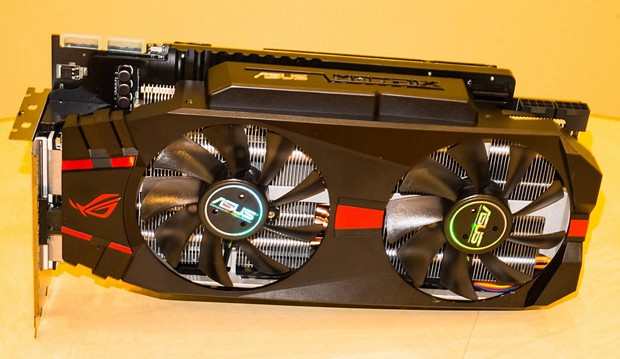 Asus Radeon R9 Matrix – grafická karta s 20fázovým napájením vyfocena