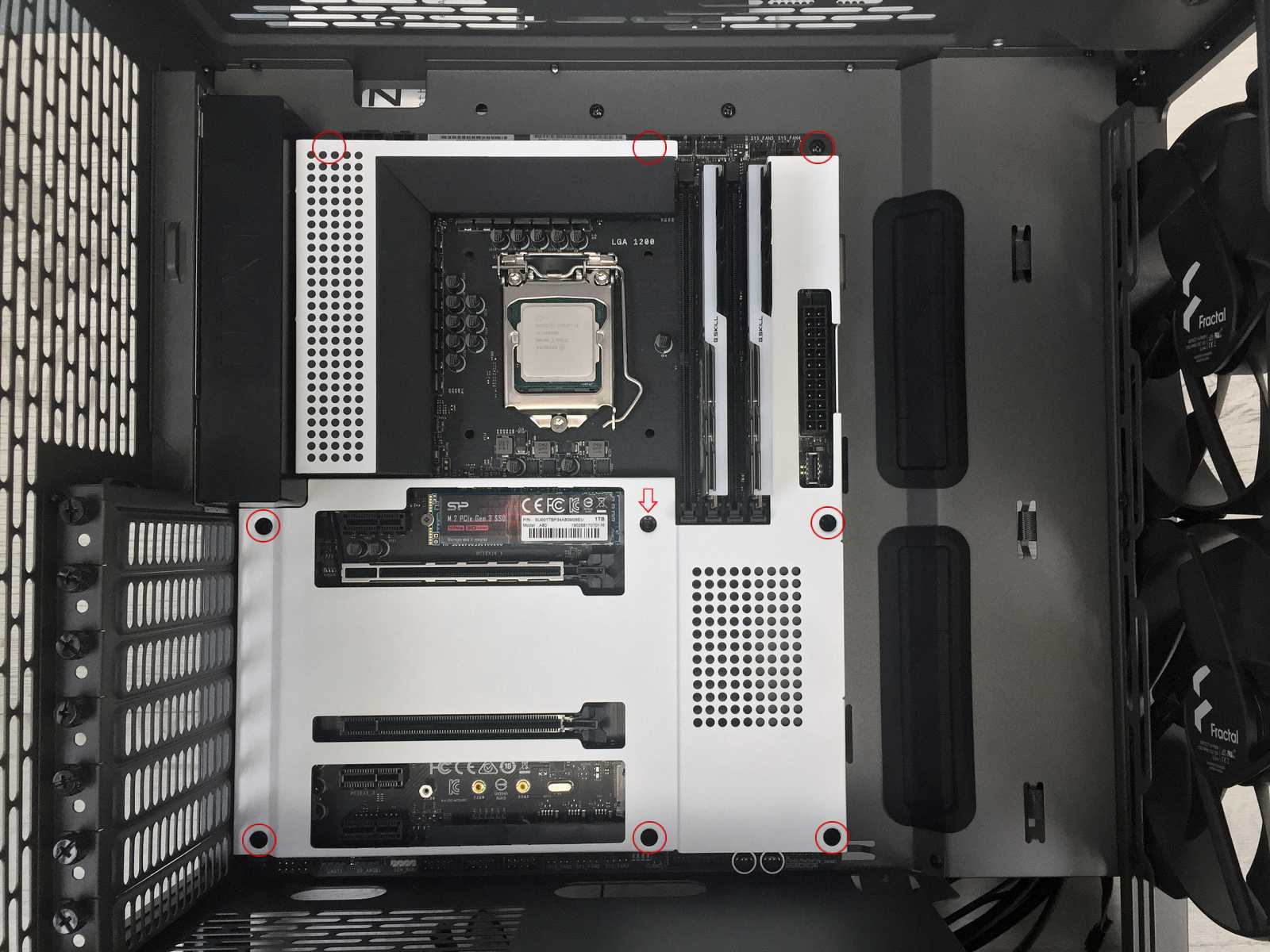 Neskutečná designová pecka! Test skříně Fractal Design North