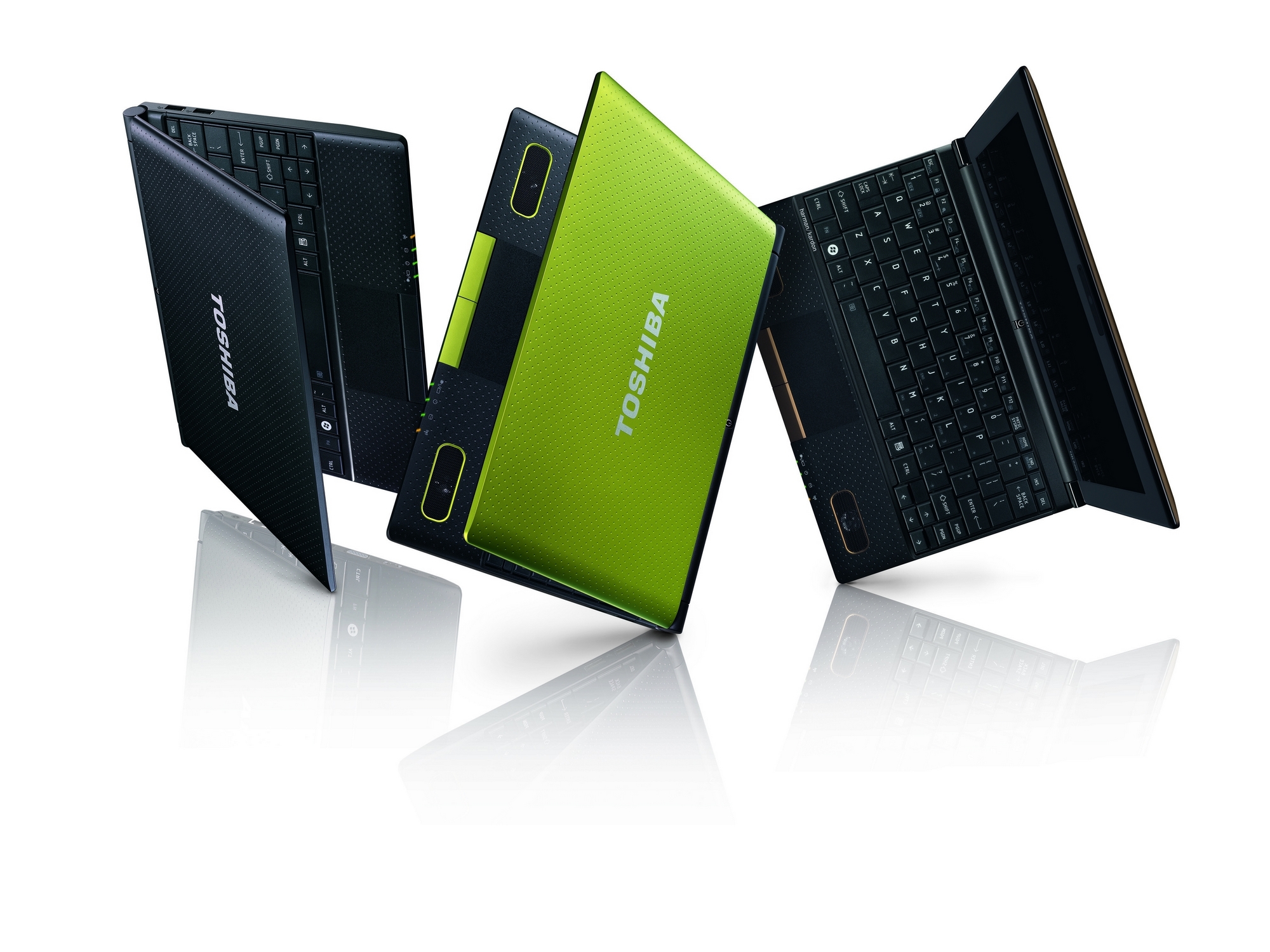 Toshiba NB550D – Netbook s APU Fusion a reproduktory Harman Kardon