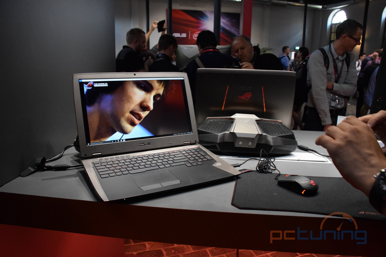 Asus GX700: První notebook s vodním chlazením a odemčeným procesorem [IFA 2015]