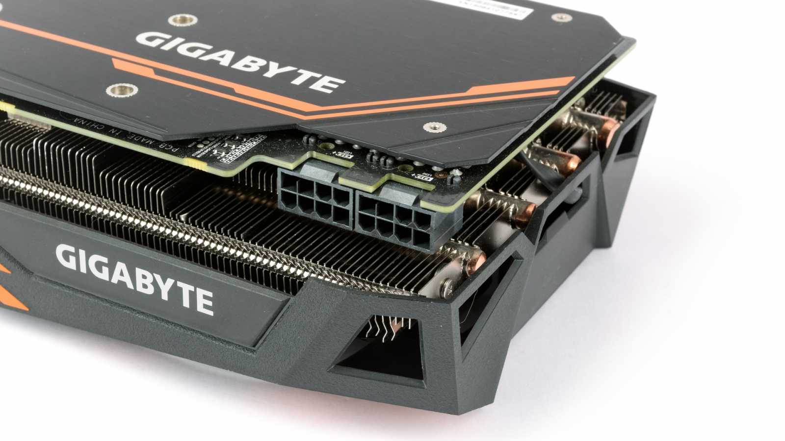 Radeon RX Vega 56 od Gigabyte v testu: rarita pro šest LCD