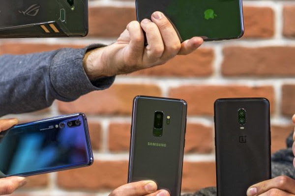  V Česku nejvíce mobilů prodávají firmy Samsung a Huawei