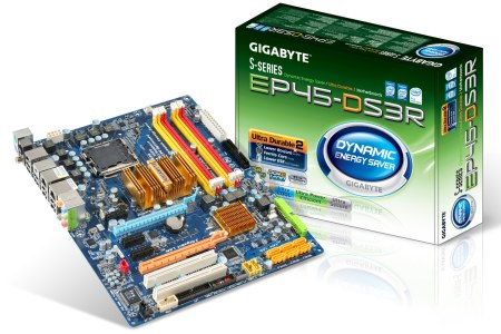 Třikrát desky s Intel P45 Express do tří tisíc