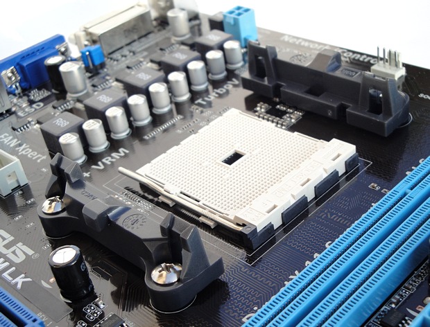 Duel levných microATX základních desek s čipsetem A55