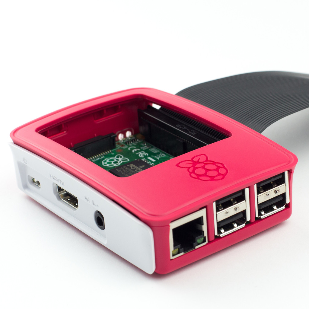 Minipočítač Raspberry Pi 2 má oficiální šasi