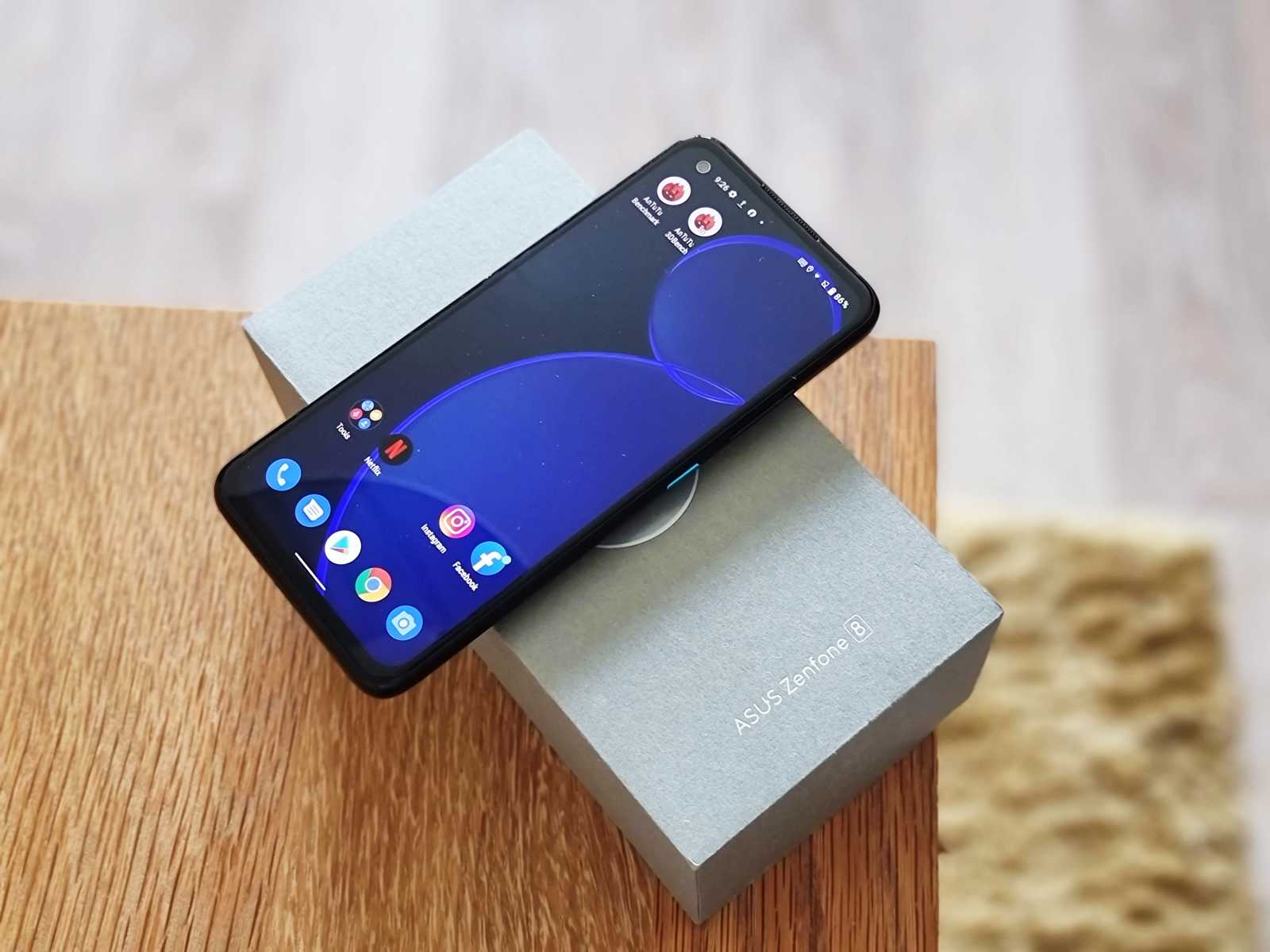 Asus ZenFone 8 | foto: vlastní