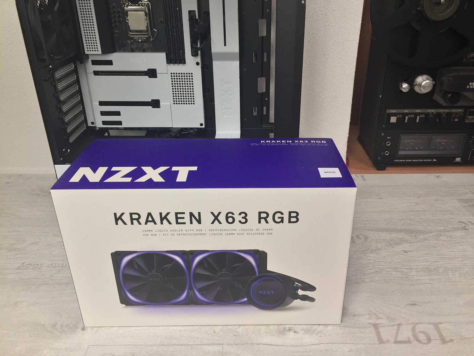 Test skříně NZXT H510 FLOW – s komponenty v bílém tónu