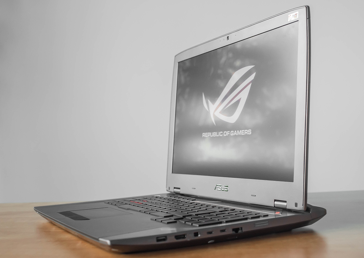 Preview ASUS GX700: Vyzkoušeli jsme notebook s vodníkem