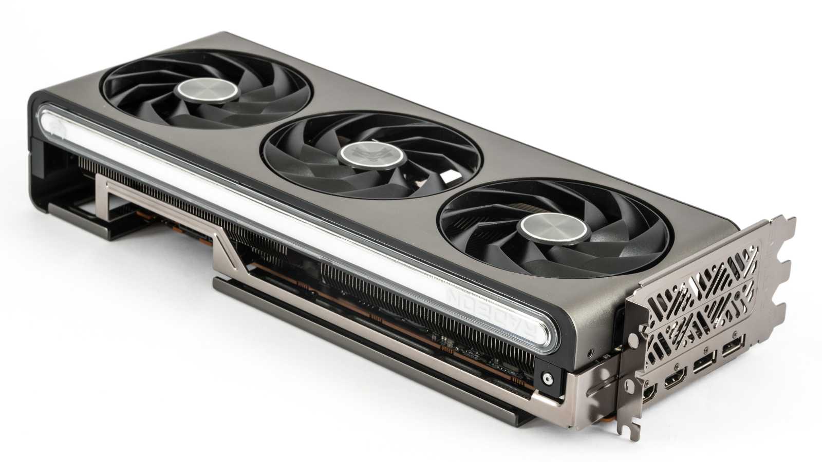 Test Sapphire Nitro+ AMD Radeon 7900 GRE: Skvělá záplata na díru v nabídce AMD