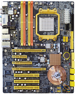 DFI NF590 SLI-M2R/G - SLI luxus podruhé