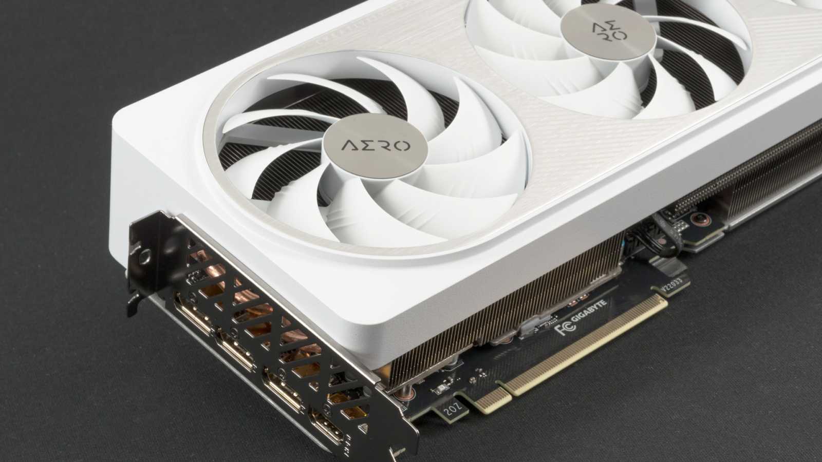 Bílé zjevení v testu: Gigabyte GeForce RTX 4070 Ti Aero OC 12G