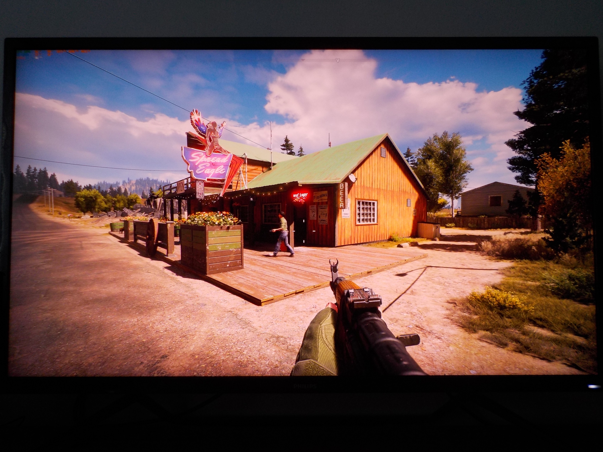 Far Cry 5, SDR. Ve skutečnosti není ten červený nádech tak velký, fotky zkreslují.