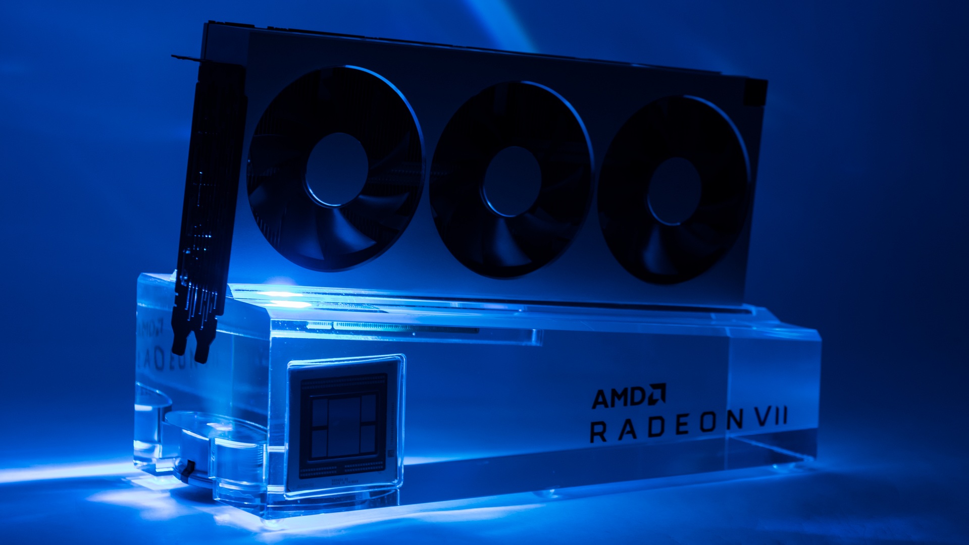 Radeon VII v redakci, testy už za pár dní