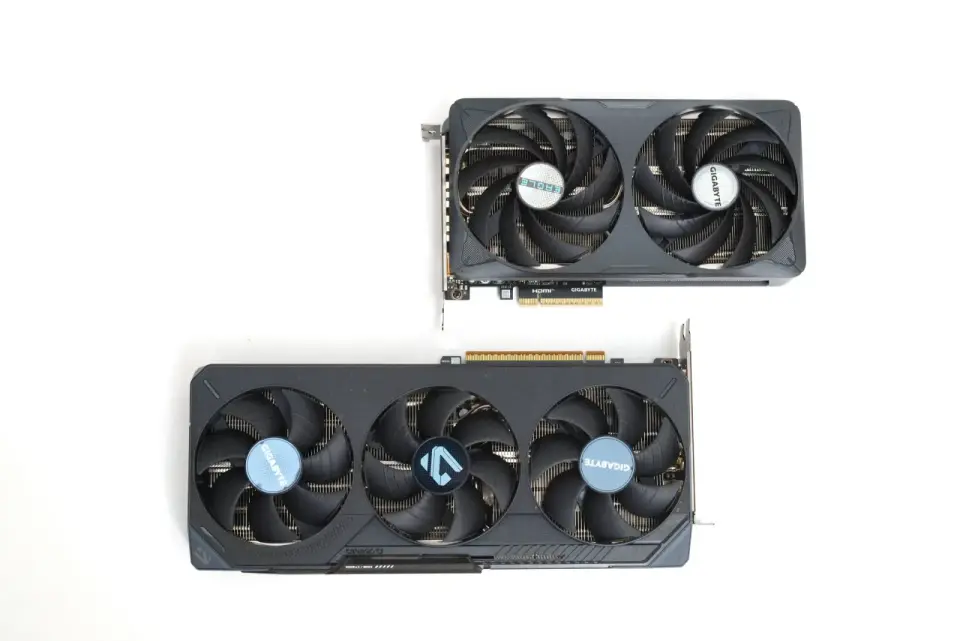 Grafika má 8 linek PCIe i fyzicky