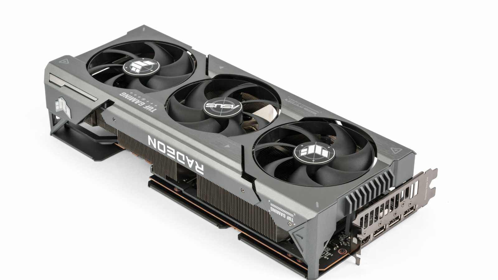 Asus TUF Radeon RX 7900 XT: Obrněnec se špičkovým chladičem