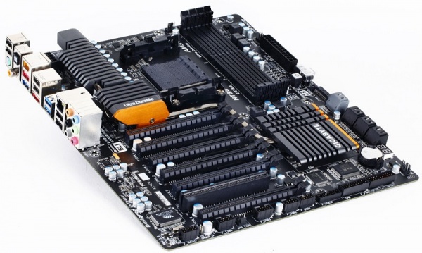 Gigabyte vydává 3.0 revizi své základní desky 990FXA-UD7