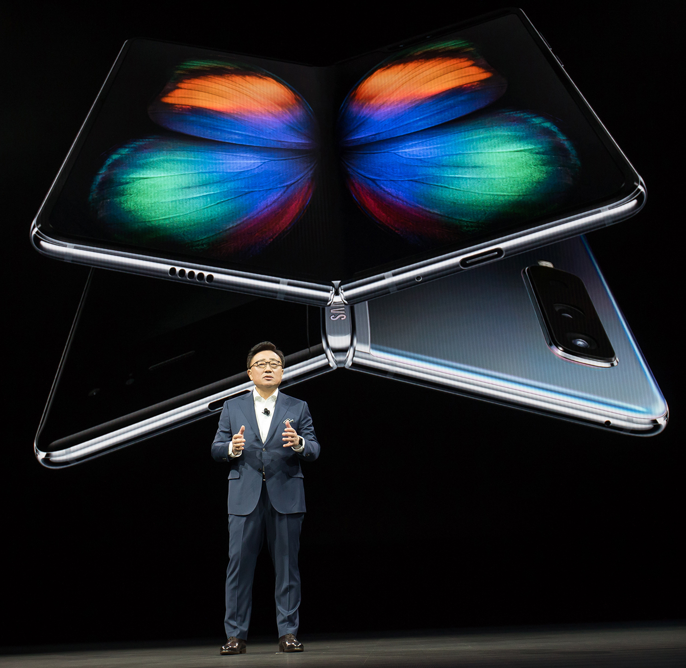 Budoucnost je tady! Samsung představil skládací telefon Galaxy Fold