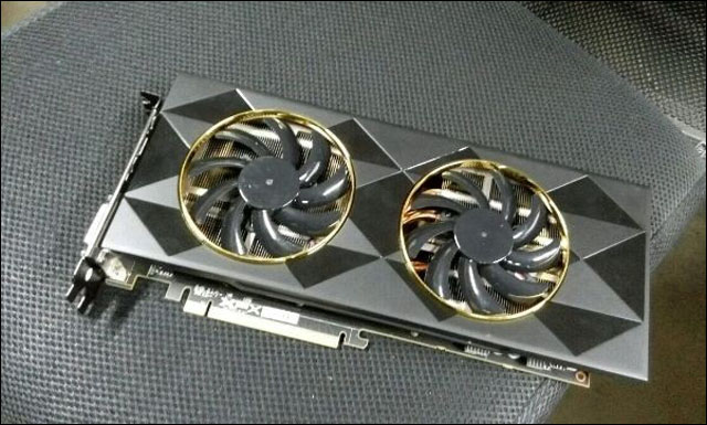 Na web unikly údajné fotografie grafiky Radeon R9 390 od značky XFX