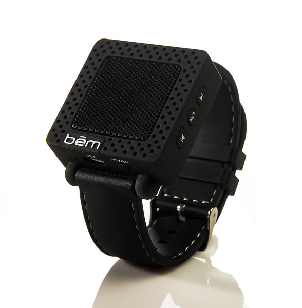 Bēm wireless Speaker Band – malý, přenosný reproduktor na ruku