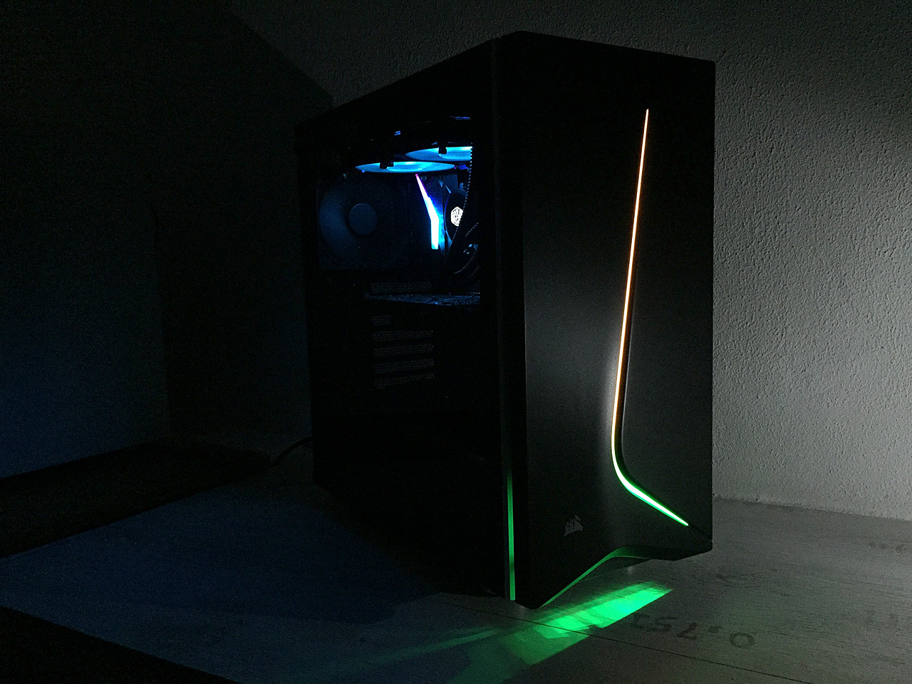 Corsair Carbide Series SPEC-06 RGB – ATX skříň s jizvou na tváři