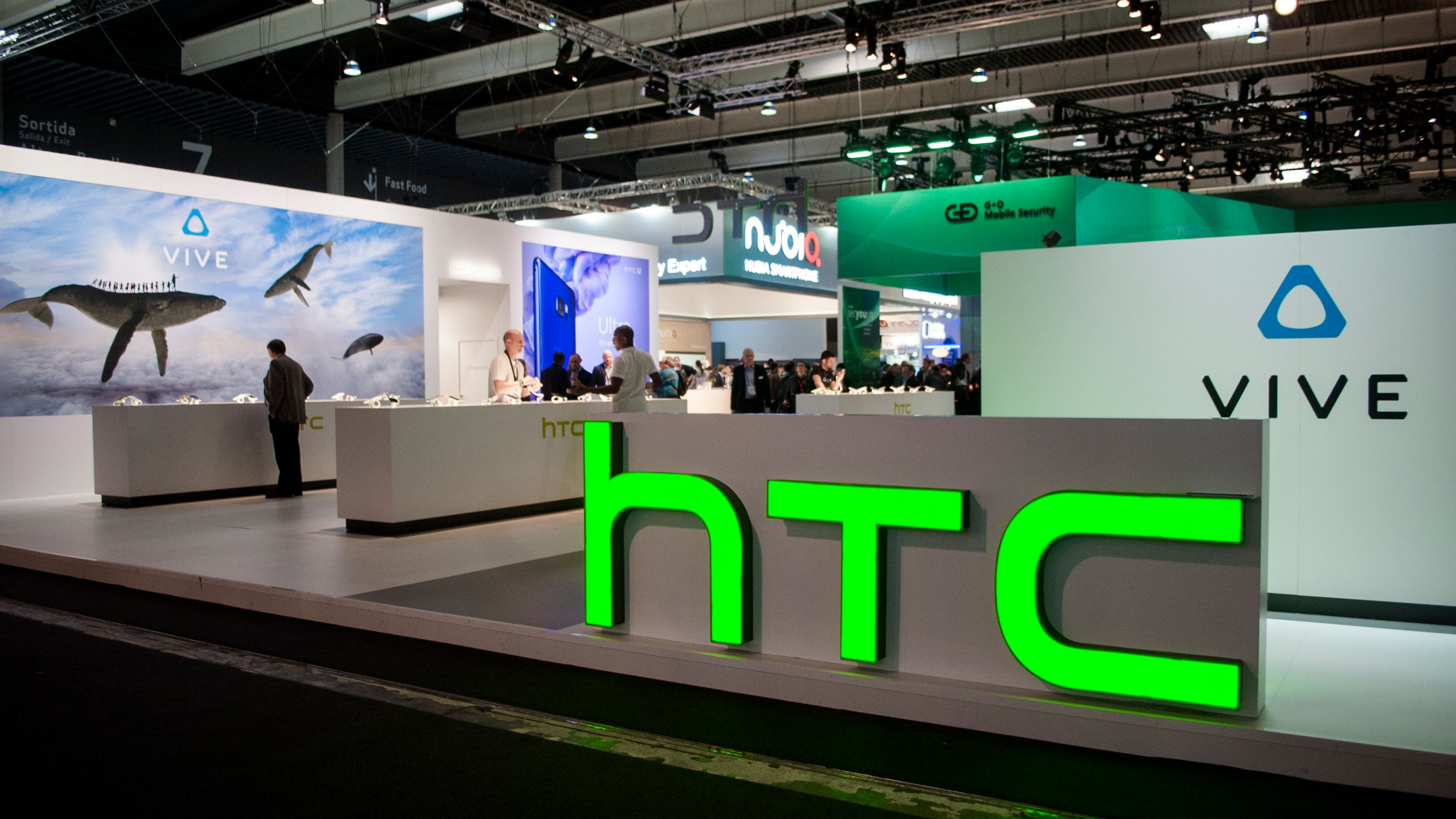 Google koupil část společnosti HTC