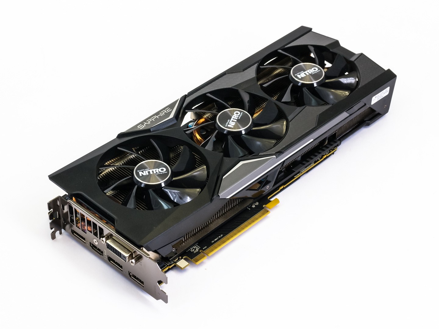 Sapphire Nitro R9 Fury v testu: Levnější, výhodnější, ale...