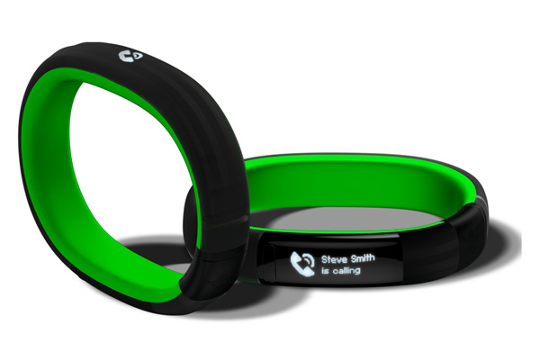 Chytrý náramek Razer Nabu bude kvůli riziku alergie vydán se zpožděním