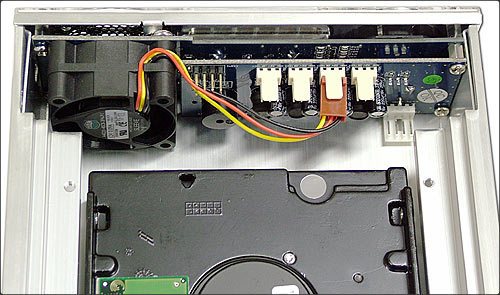 Regulujte, monitorujte, chlaďte HDD: CoolDrive 4 LHD-V04