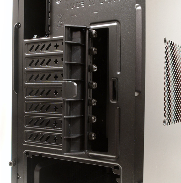 Antec GX700 – už i Antec dělá levné case. V army stylu