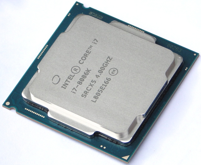 AMD 2700X vs Intel 8086K na hry: jádra, nebo frekvence? 