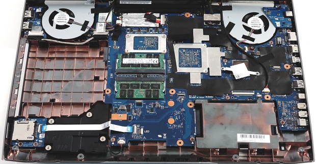 Zadní strana PCB (zdroj laptopmedia.com)