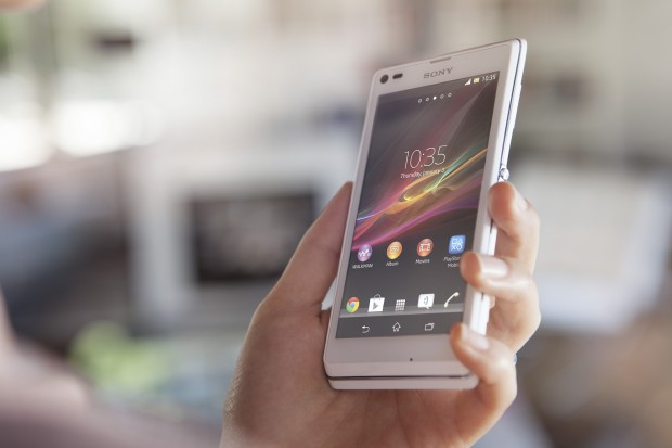 V Česku už se dá zakoupit smartphone Sony Xperia L