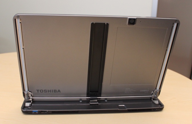 Toshiba Satellite U925t: Ultrabook s výsuvnou klávesnicí