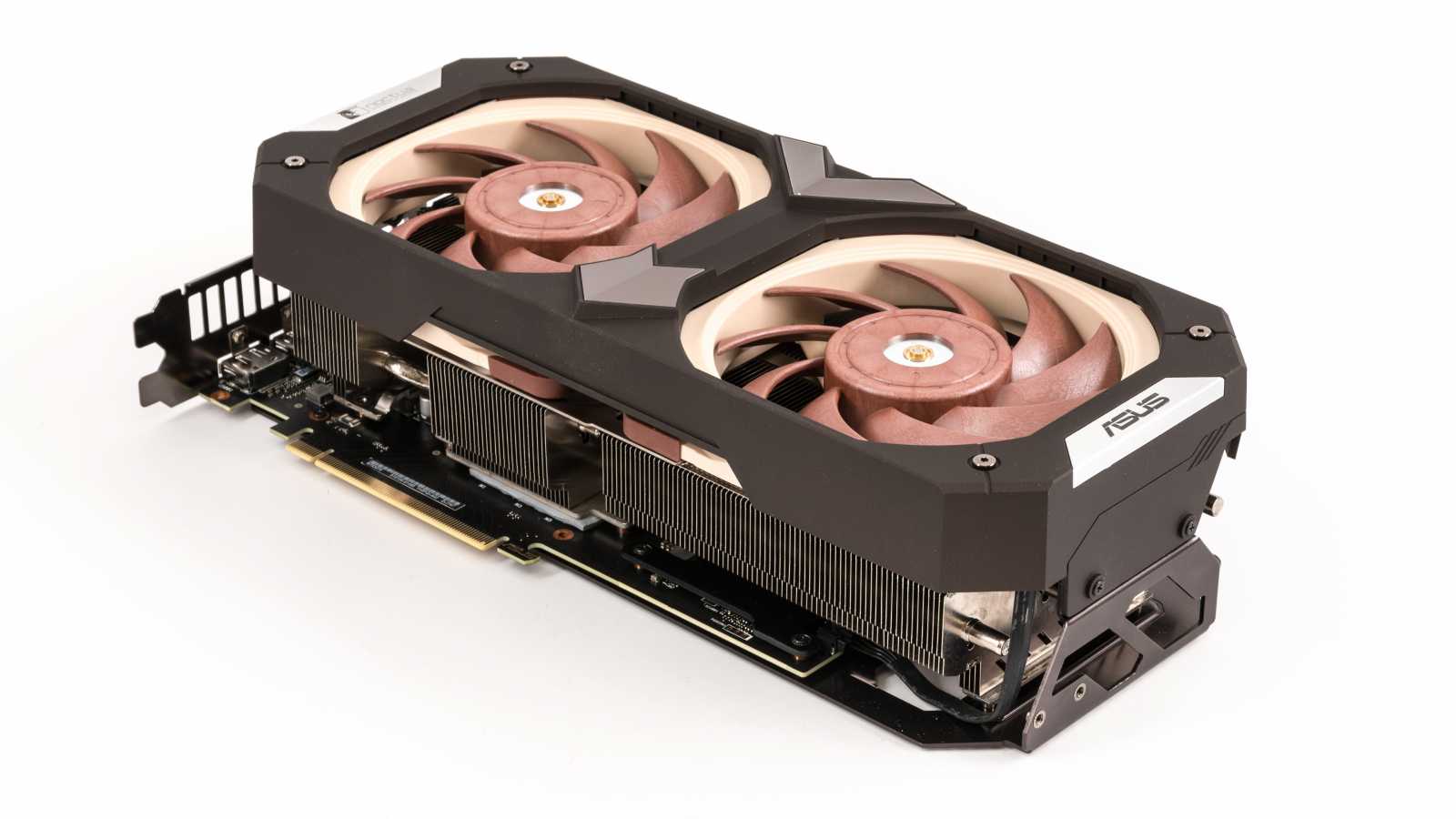 Asus GeForce RTX 3070 Noctua OC Edition 8GB: Chladič, který už nevylepšíte