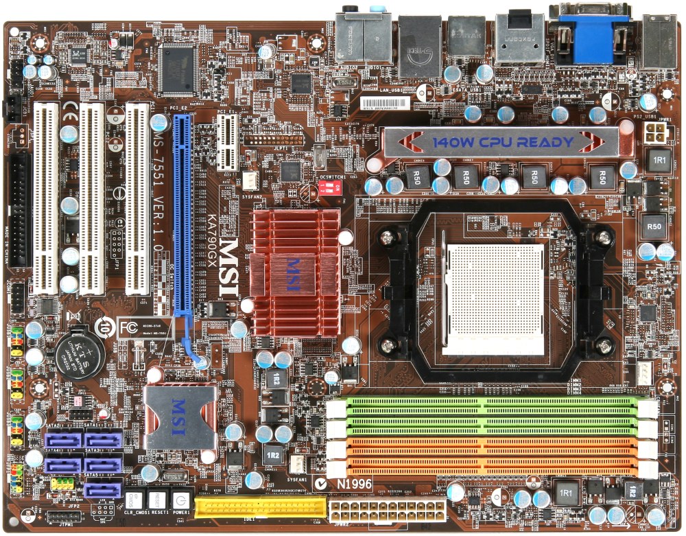 Vybíráme desku pro Phenom - Čtyřikrát AMD RD790