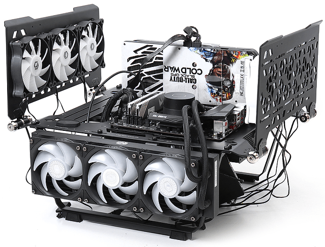 Cooler Master MasterFrame 700: Extravagantní skříň 