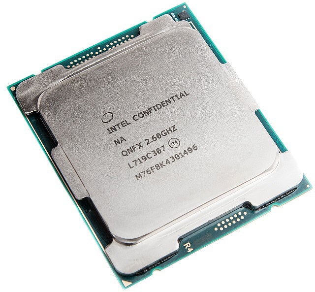 Intel Core i9-7980XE: Osmnáct jader Skylake-X v testu