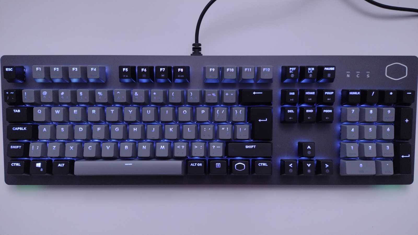 Cooler Master CK352 – mechanický instrument bez zbytečností