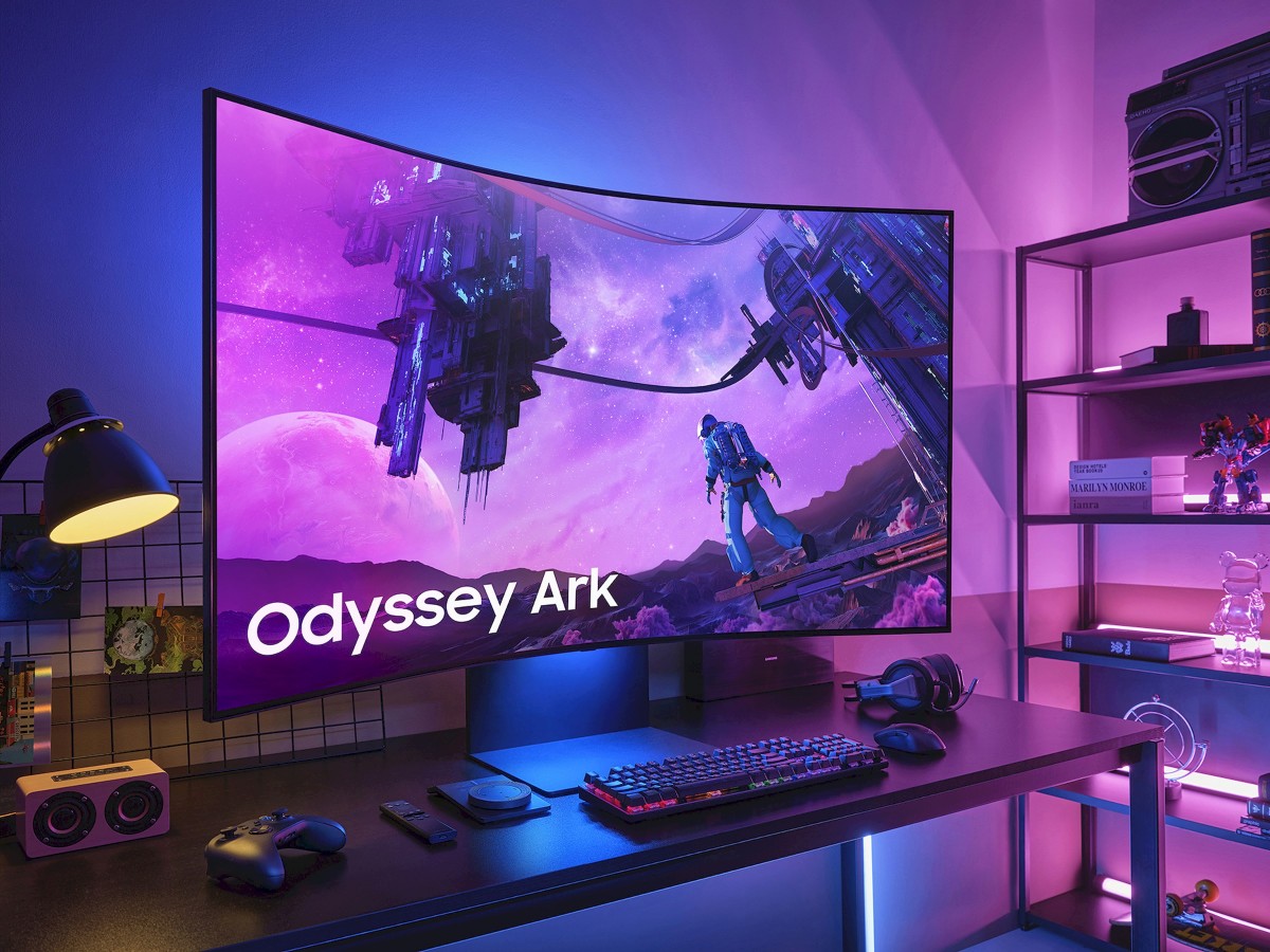 Samsung má obří 55palcový zakřivený monitor, překlopíte ho na výšku