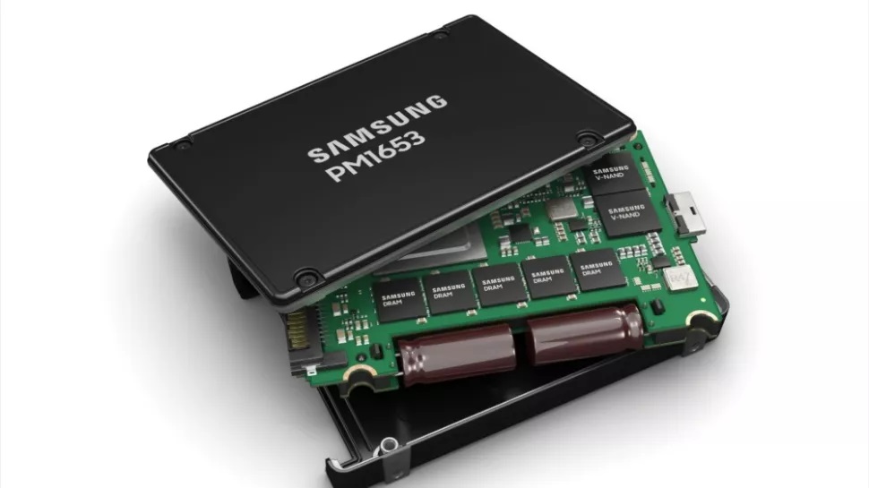 SSD Samsung PM1653 s rozhraním SAS-4 nabídnou až 30,72 TB