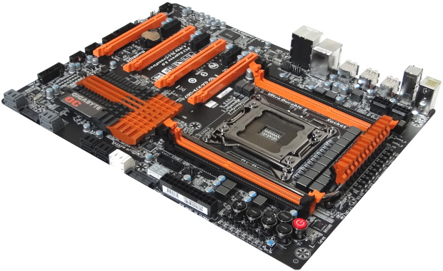 Gigabyte X79-UD7 – nejvyšší model, ale na konkurenci nestačí