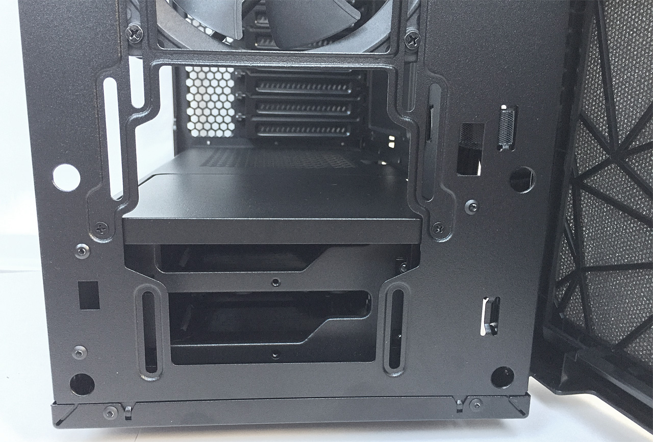 Fractal Design Meshify C: inspirace prvky stealth