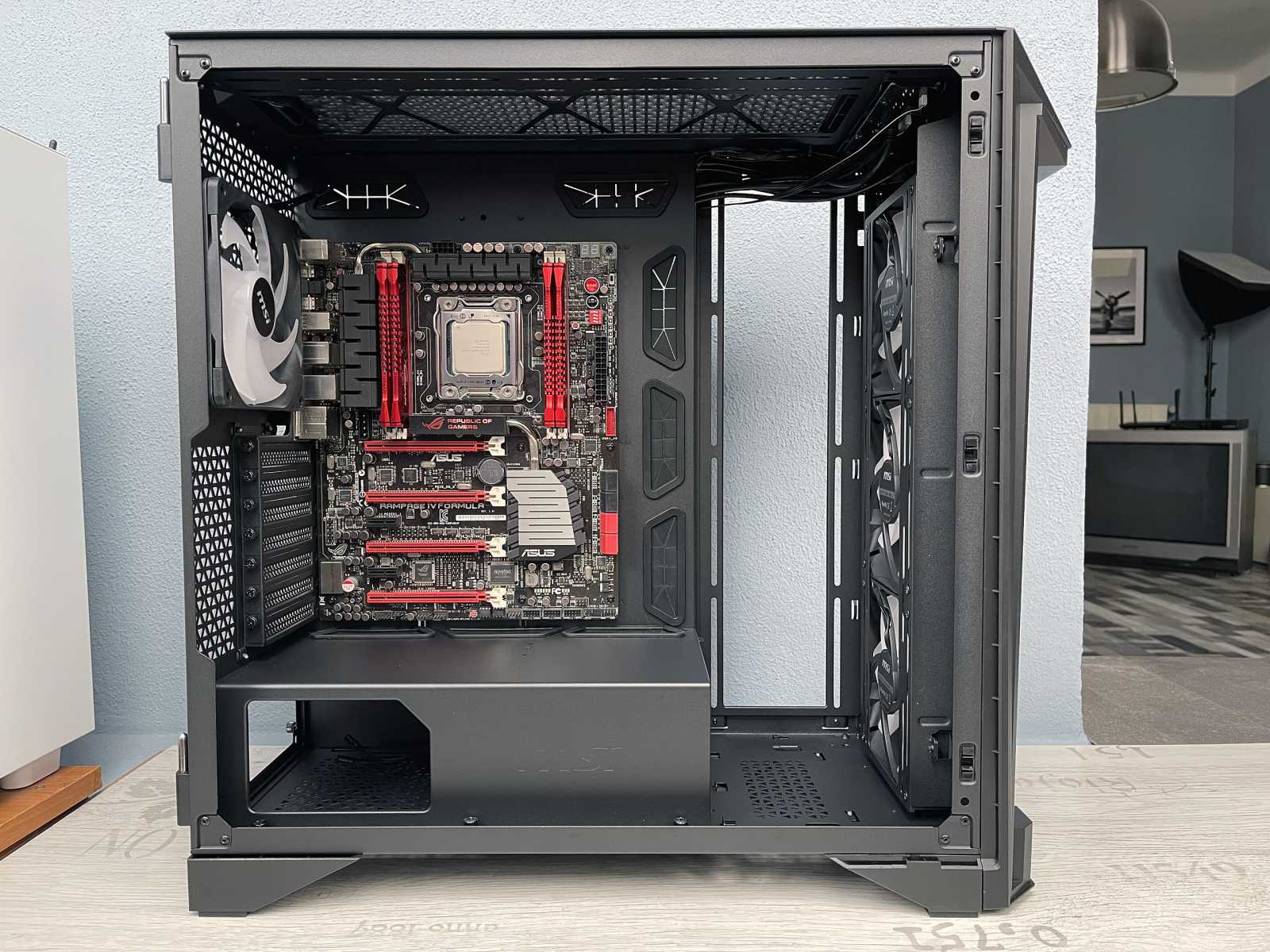 Test skříně MSI MEG PROSPECT 700R – velký displej coby oceněná inovace