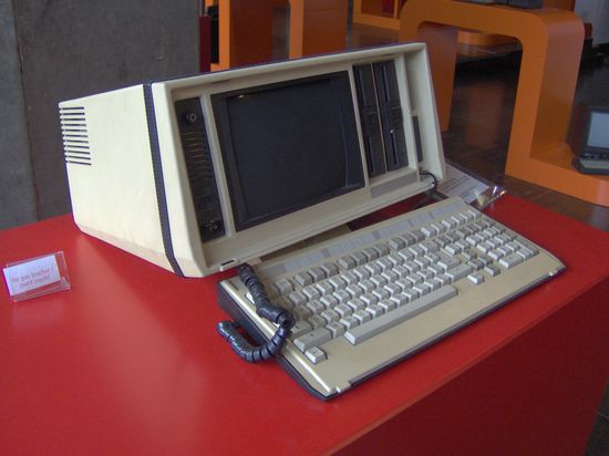 Tak toto je podle Toshiby vůbec první laptop na světě. Na trhu byl k dispozici již v roce 1985.