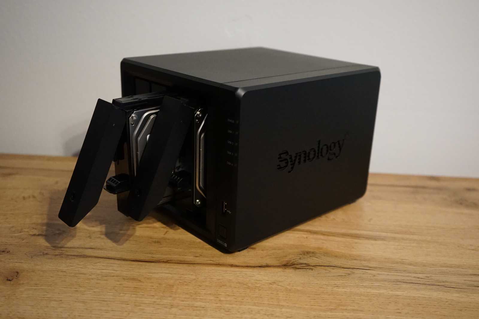 Test Synology NAS DS923+ a disků HAT5300: ucelený ekosystém