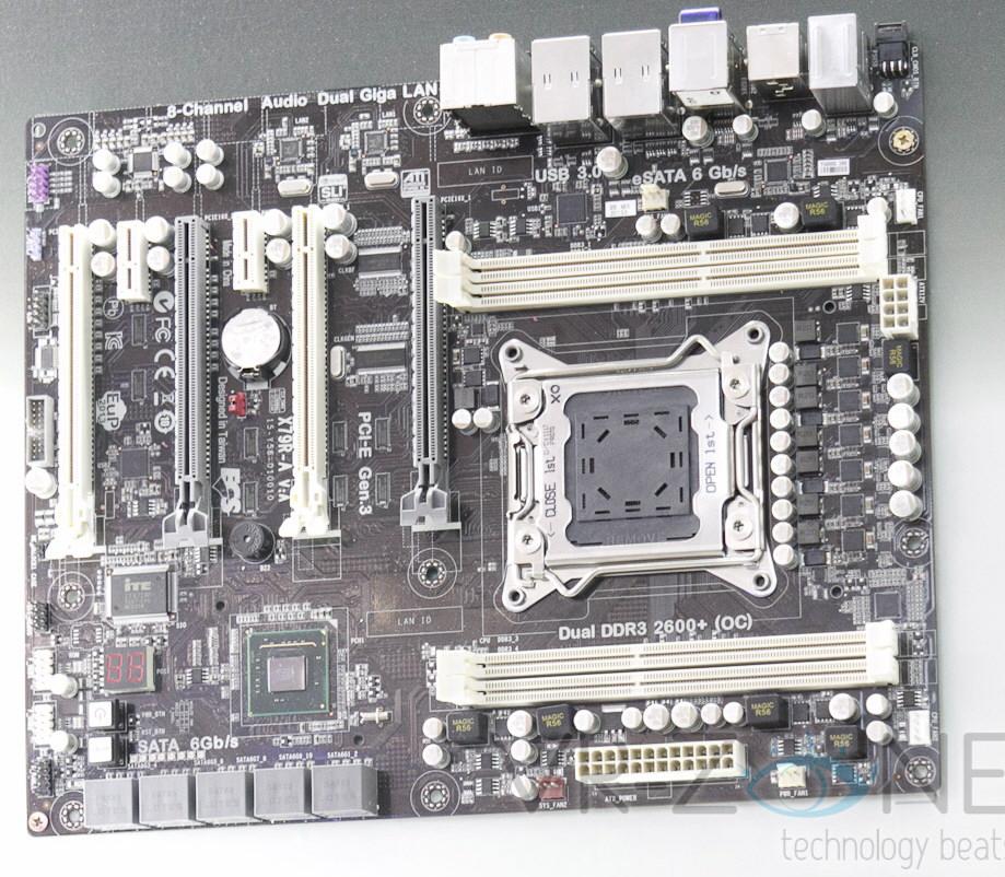 Na Computexu se vyrojily desky s obří paticí LGA2011 a čipsetem Intel X79