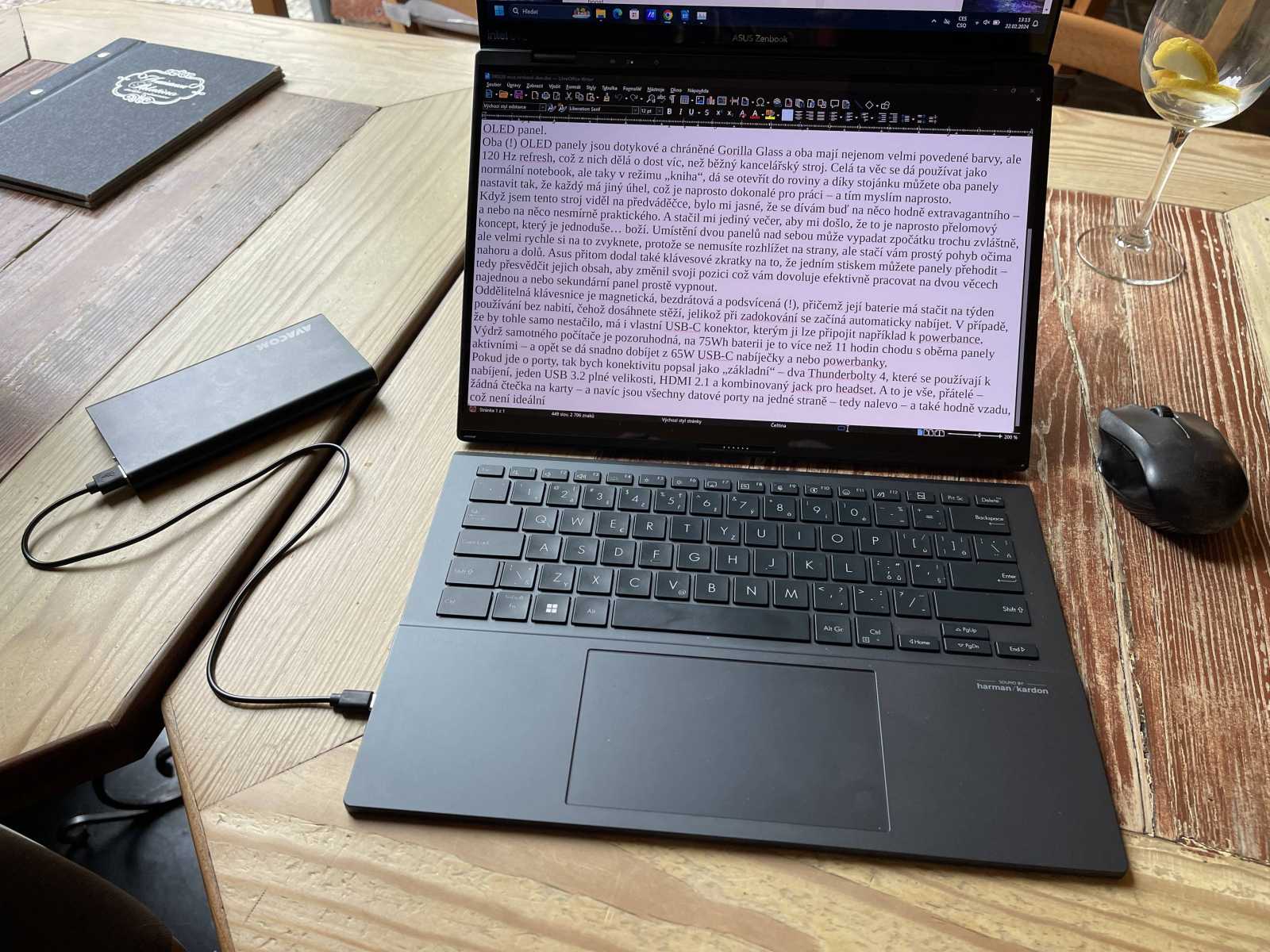 Test Asus Zenbook Duo (2024): Dva panely jsou víc než jeden!